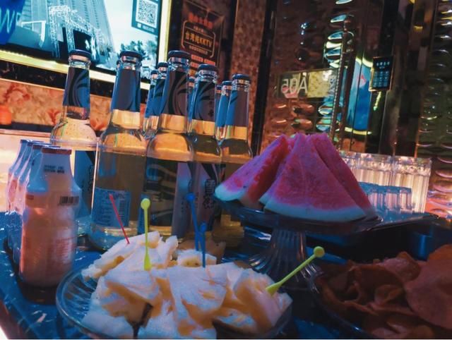 织金美食一条街在哪里(西安美食一条街在哪里)