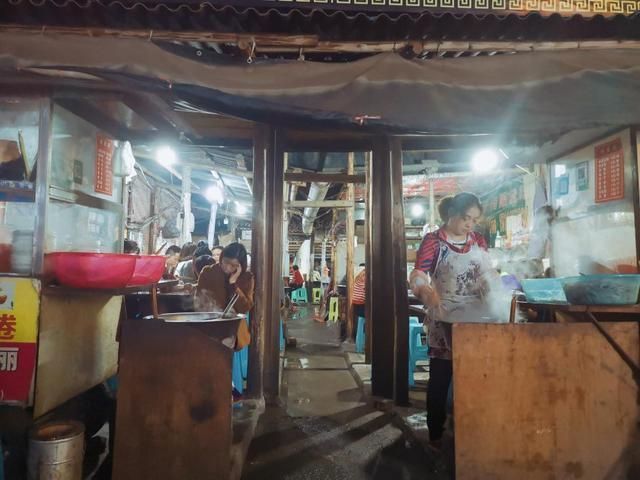 织金美食一条街在哪里(西安美食一条街在哪里)