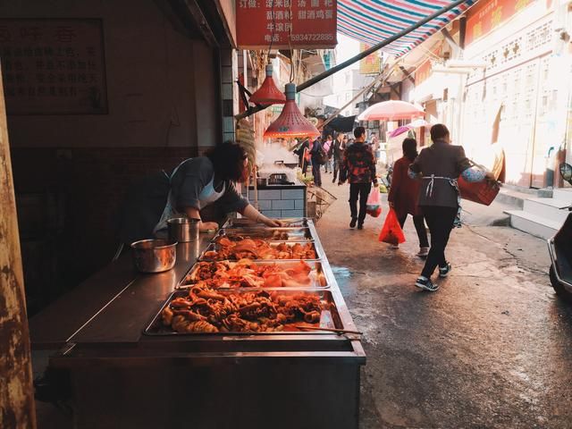 织金美食一条街在哪里(西安美食一条街在哪里)