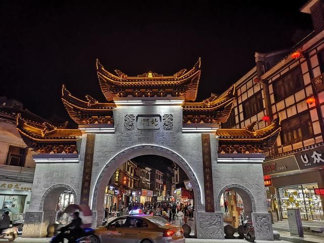 织金美食一条街在哪里(西安美食一条街在哪里)