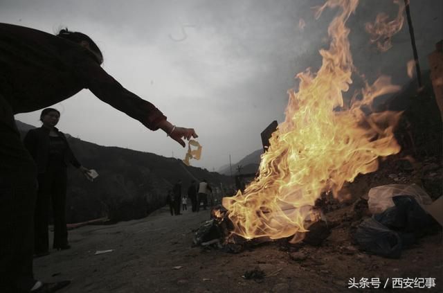死者在哪(死者在幻夜中醒来)