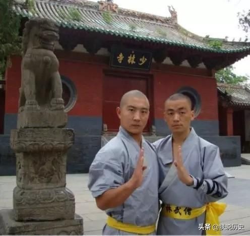 王宝强在哪个少林寺习武(王宝强在哪个少林寺学的武术)