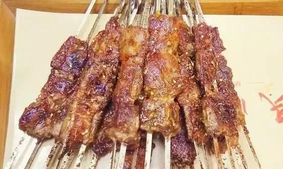 包含吃惑狼肉骨头总部在哪的词条