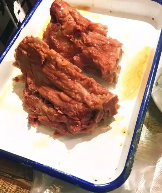 包含吃惑狼肉骨头总部在哪的词条