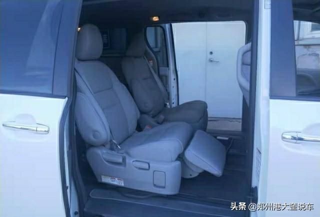丰田塞纳防盗螺丝在哪(丰田塞纳防盗螺丝套筒放在哪)