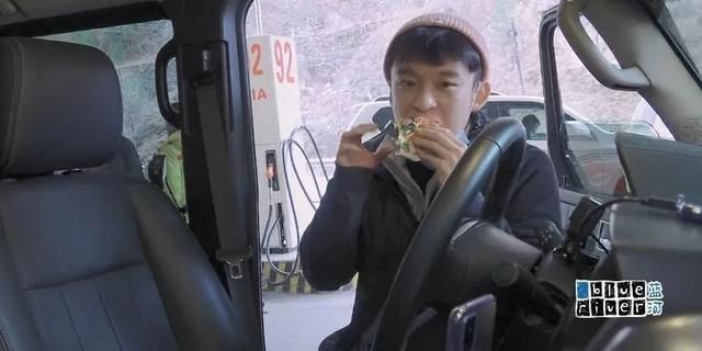 穿耳要在哪(船儿摇过春水不说话是哪首歌的歌词)