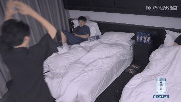 穿耳要在哪(船儿摇过春水不说话是哪首歌的歌词)