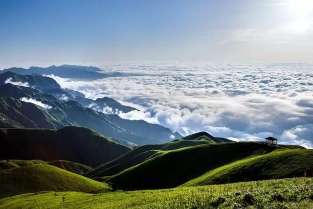 武功山滑草场在哪里(武功山滑草场打卡朋友圈)