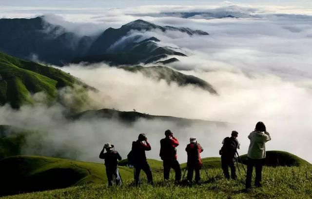 武功山滑草场在哪里(武功山滑草场打卡朋友圈)