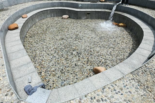 温泉水在哪(创世小玩家2温泉水在哪)