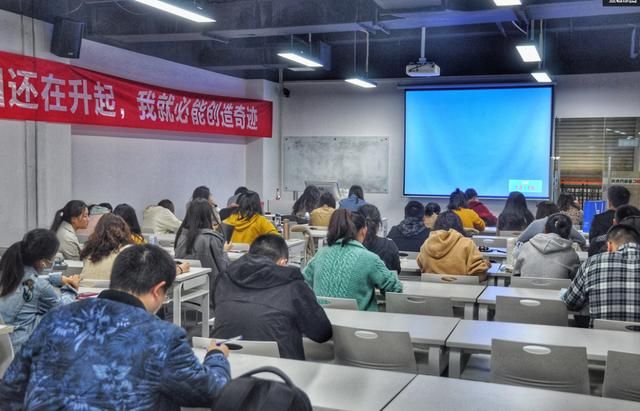 考公务员报班有用吗(公务员报中公班有用吗)