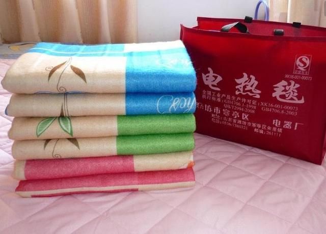 电热毯垫在哪里(电热毯垫在哪一层最好)
