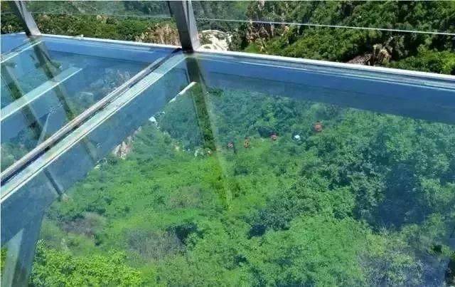 天津玻璃栈道在哪(天津有几个玻璃栈道)