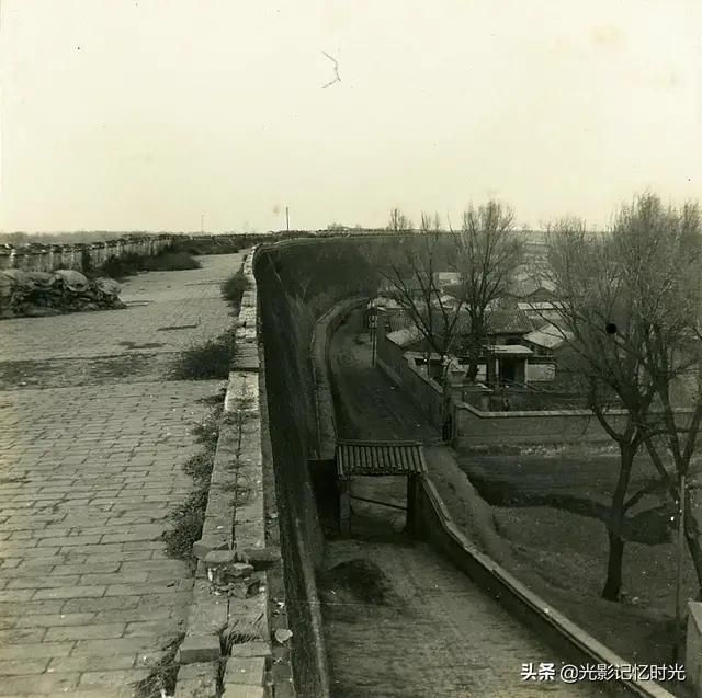 足靴区在哪(脚底穴位图及按摩方法)