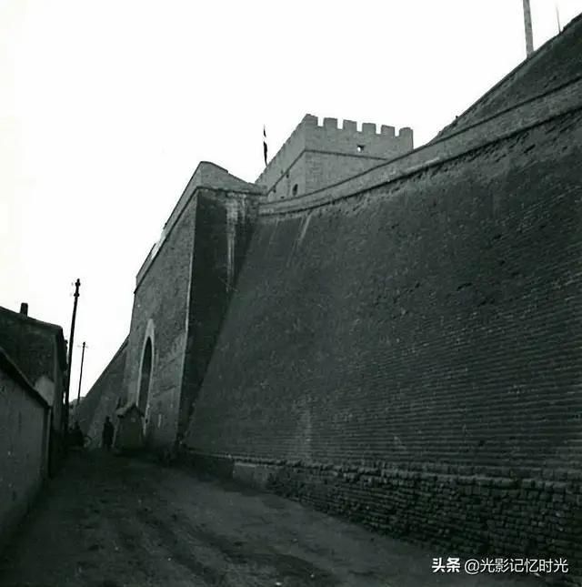 足靴区在哪(脚底穴位图及按摩方法)