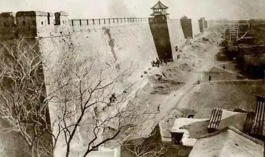 足靴区在哪(脚底穴位图及按摩方法)