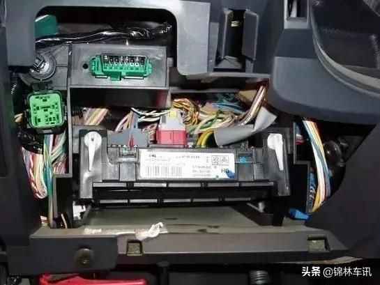 标志307obd接口在哪里(标致307保养灯复位)
