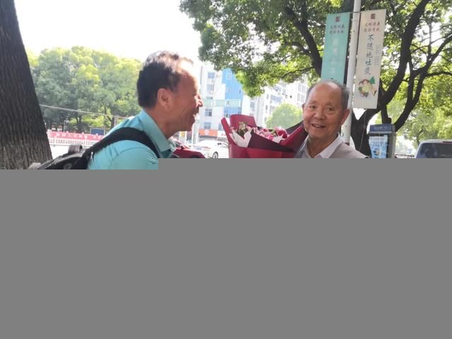 高铁6d座位在哪里(高铁的座位号标在哪里)