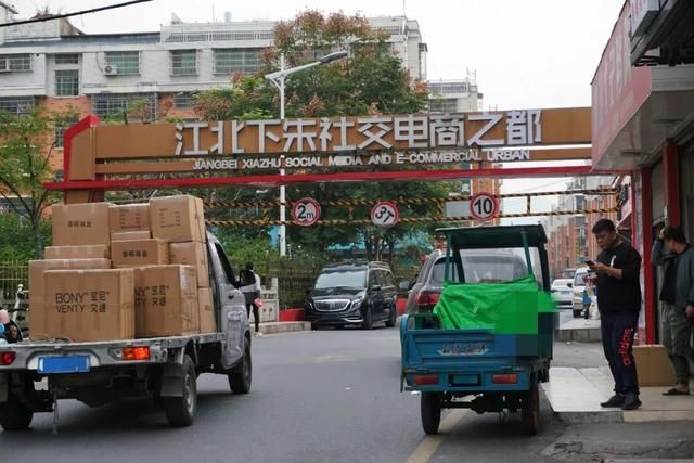 义乌海澜之家在哪里(义乌海蓝之谜)