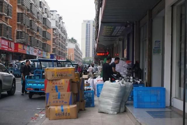 义乌海澜之家在哪里(义乌海蓝之谜)