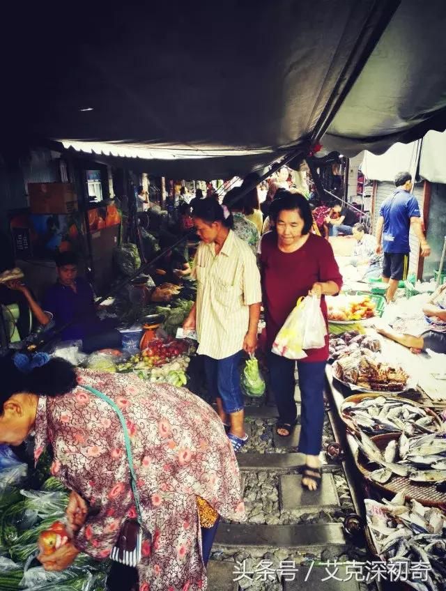 曼谷铁道市场在哪的简单介绍