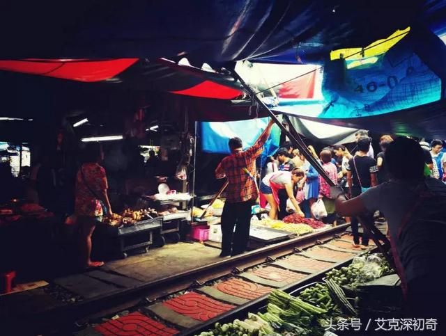 曼谷铁道市场在哪的简单介绍
