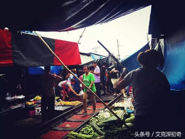 曼谷铁道市场在哪的简单介绍