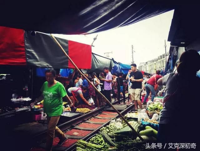 曼谷铁道市场在哪的简单介绍