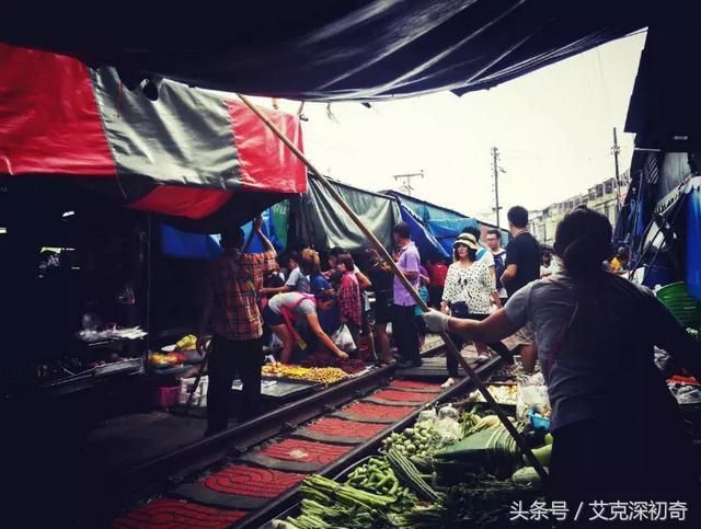 曼谷铁道市场在哪的简单介绍