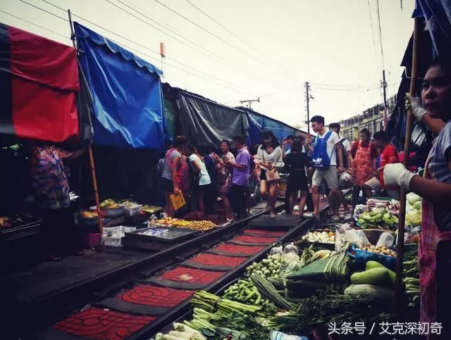 曼谷铁道市场在哪的简单介绍