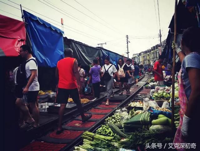 曼谷铁道市场在哪的简单介绍