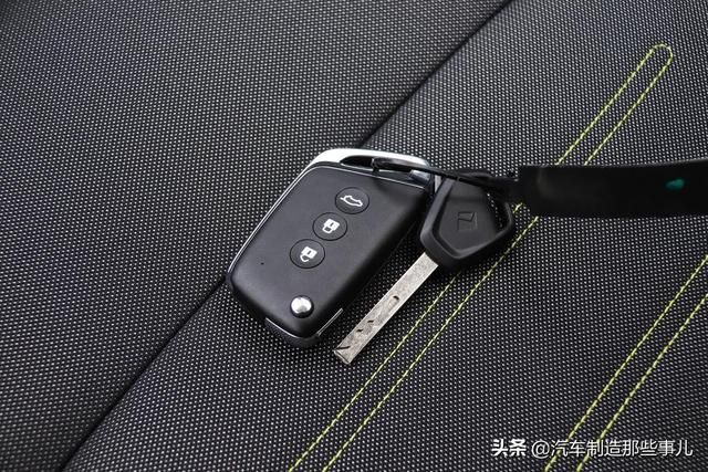 哈弗h2钥匙孔在哪里(哈弗h2钥匙怎么换电池视频)