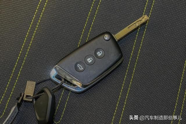 哈弗h2钥匙孔在哪里(哈弗h2钥匙怎么换电池视频)