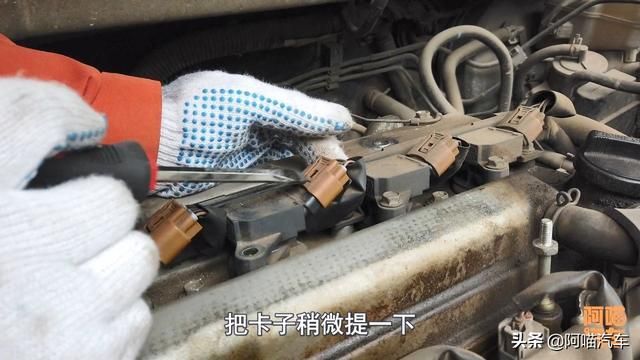 小车火花塞在哪个位置(火花塞在汽车哪个位置)