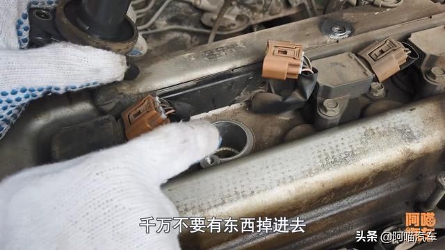 小车火花塞在哪个位置(火花塞在汽车哪个位置)