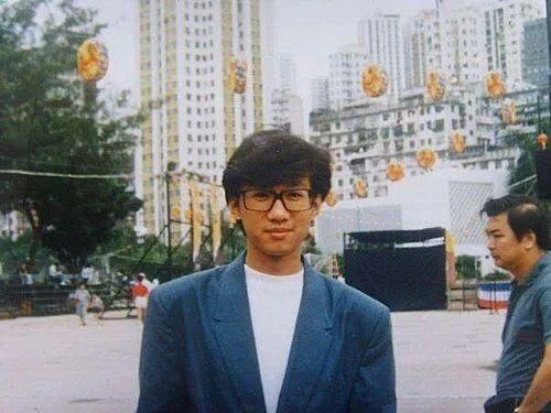 黄家驹的墓碑在哪里(黄家驹的母亲)