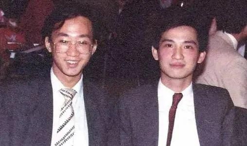黄家驹的墓碑在哪里(黄家驹的母亲)