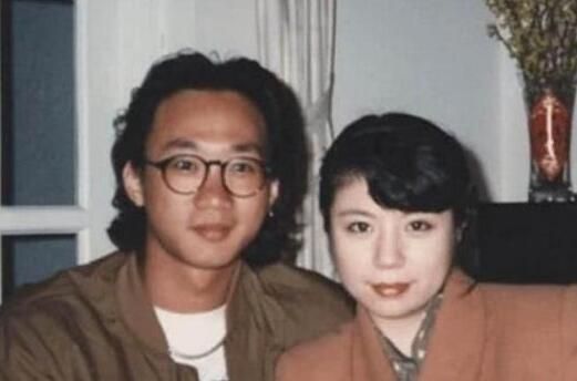 黄家驹的墓碑在哪里(黄家驹的母亲)