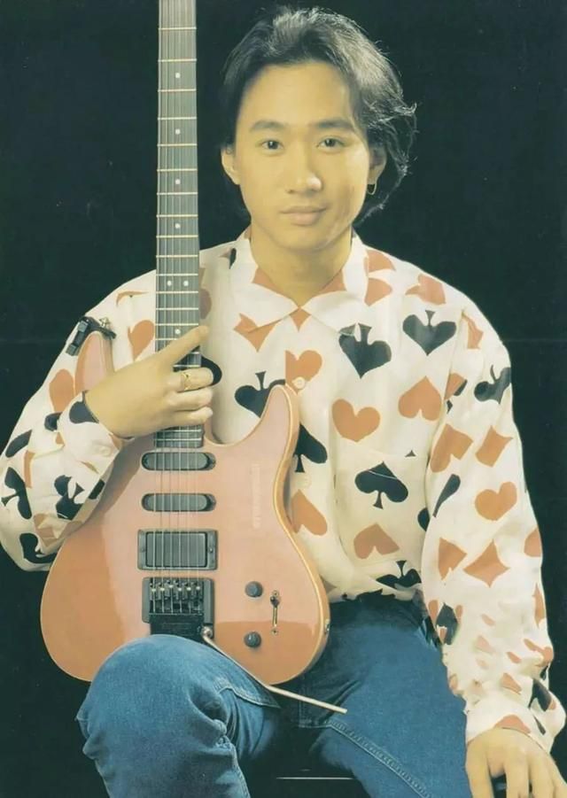黄家驹的墓碑在哪里(黄家驹的母亲)