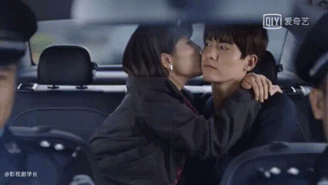 包含爱情万万岁吻戏在哪集的词条