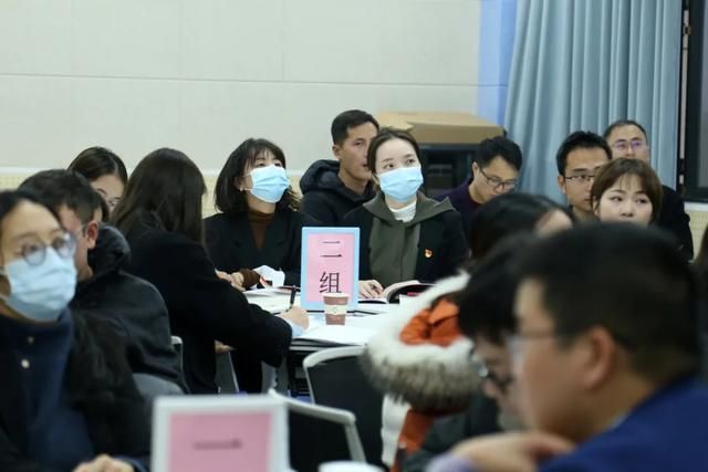 重庆市杨家坪中学校长简历(重庆市杨家坪中学c区)