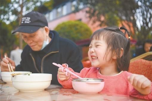 包含湖南米粉打擂台是在哪里的词条