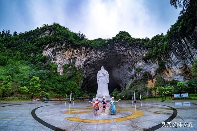 巴马天坑在哪(广西巴马天坑)