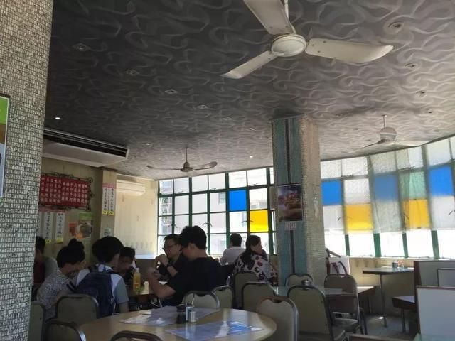 天星小轮在哪里买票(香港的天星小轮在哪里坐)