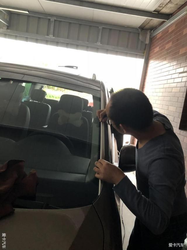 艾力绅千斤顶在哪(新款艾力绅千斤顶工具在哪)