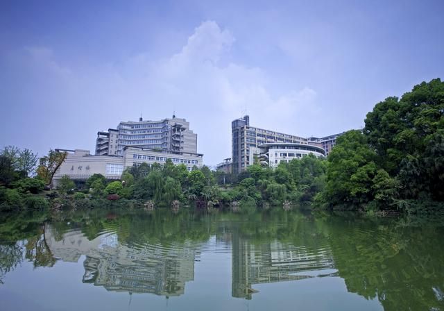 重庆工商大学是几本(重庆工商大学是几本分数线)