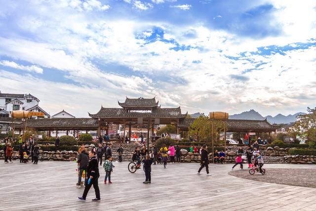 贵州最大苗寨在哪里(千户苗寨在哪里贵州哪个市)