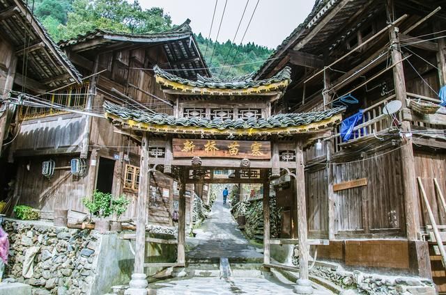 贵州最大苗寨在哪里(千户苗寨在哪里贵州哪个市)