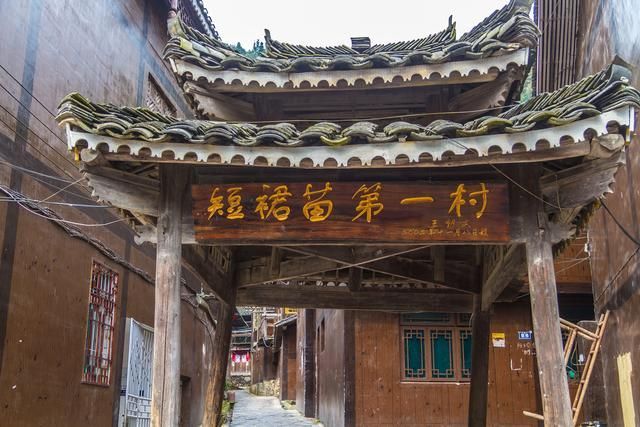 贵州最大苗寨在哪里(千户苗寨在哪里贵州哪个市)