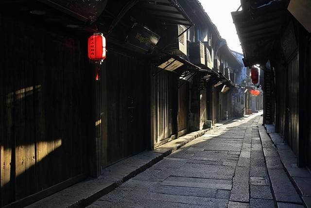 花山小镇在哪里(花山小镇佛跳墙)